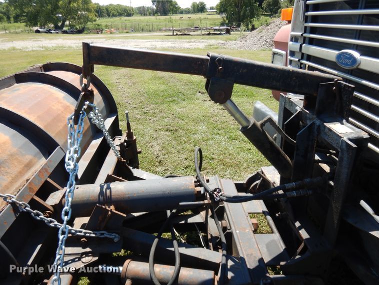 image for item DI7588 1989 Ford L8000  dump truck