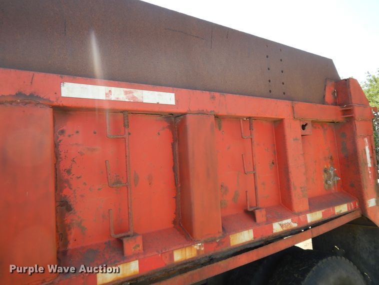 image for item DI7588 1989 Ford L8000  dump truck