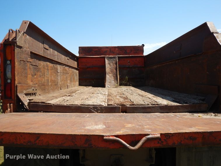 image for item DI7588 1989 Ford L8000  dump truck