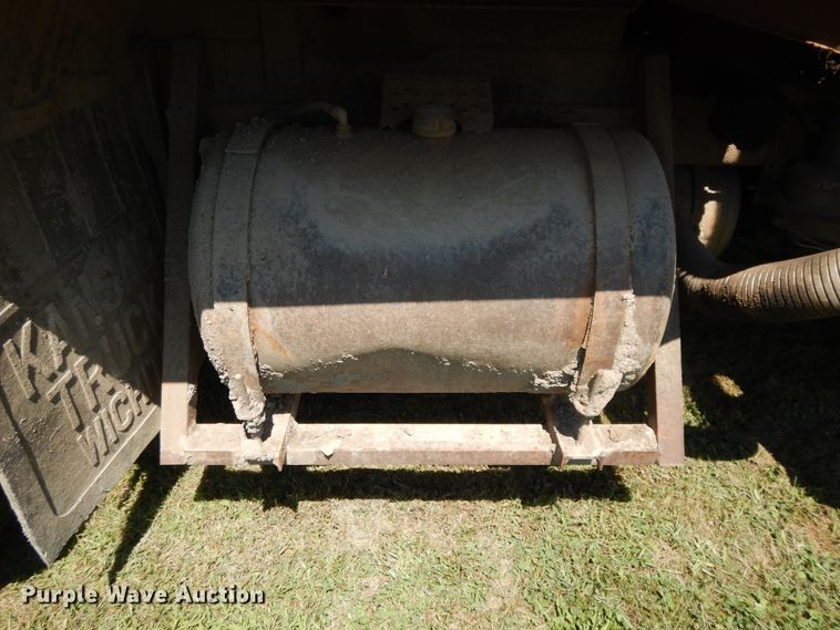 image for item DI7588 1989 Ford L8000  dump truck