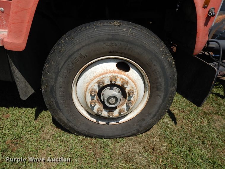 image for item DI7588 1989 Ford L8000  dump truck