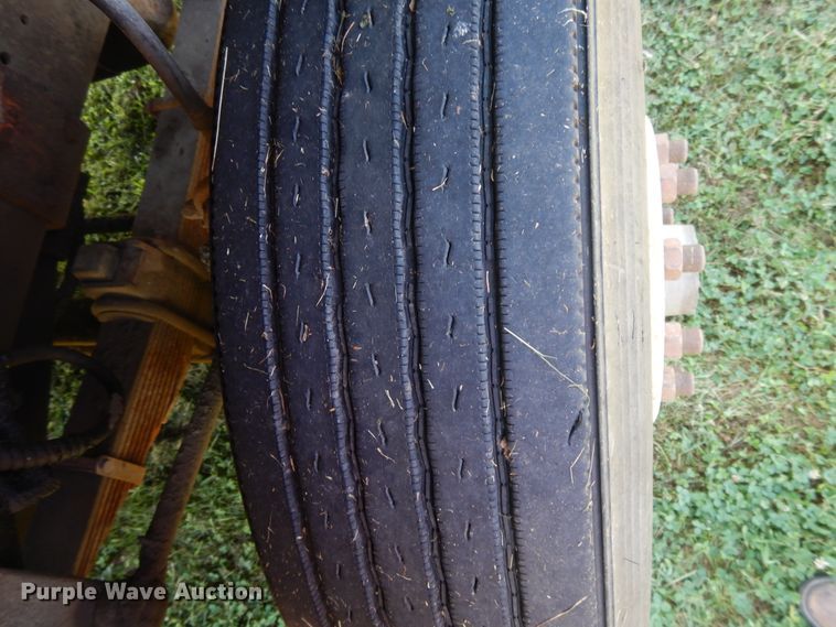 image for item DI7588 1989 Ford L8000  dump truck