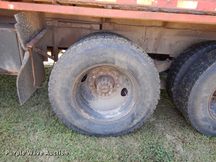 image for item DI7588 1989 Ford L8000  dump truck