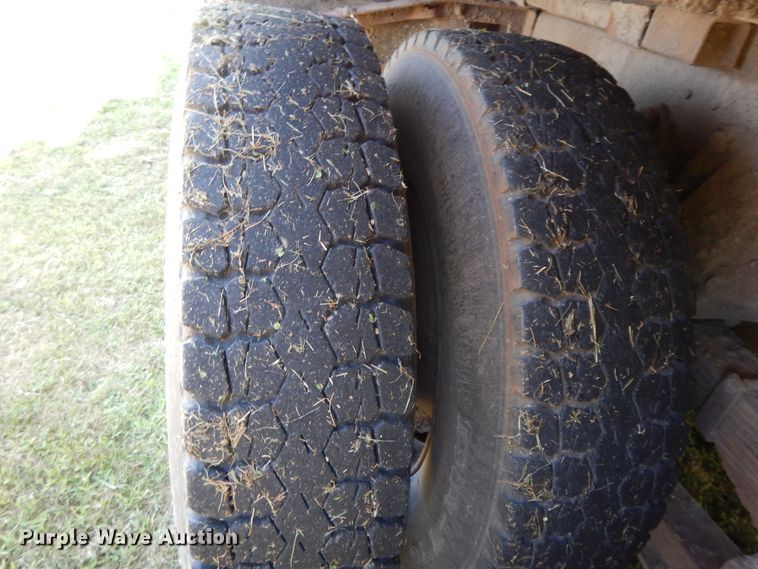 image for item DI7588 1989 Ford L8000  dump truck