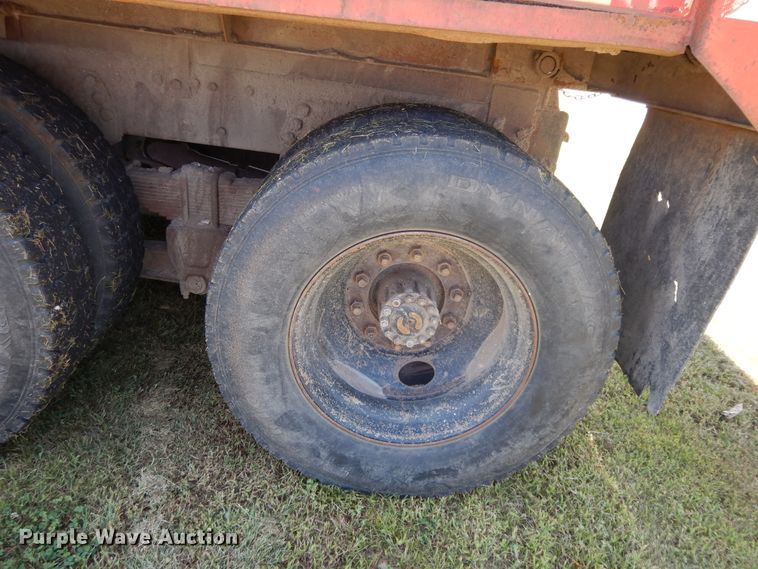 image for item DI7588 1989 Ford L8000  dump truck