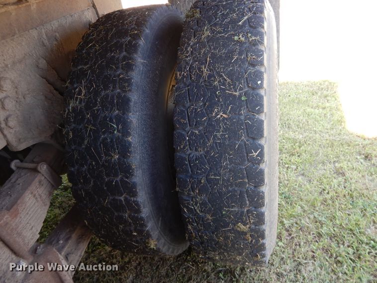 image for item DI7588 1989 Ford L8000  dump truck