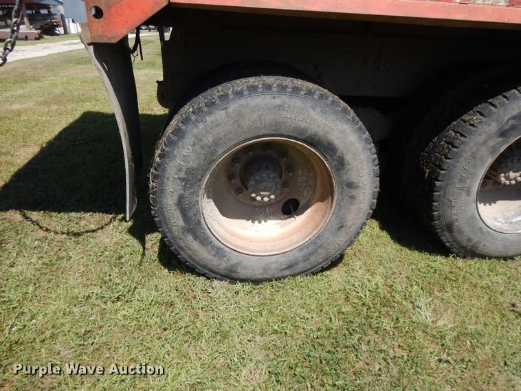 image for item DI7588 1989 Ford L8000  dump truck
