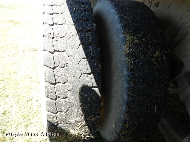 image for item DI7588 1989 Ford L8000  dump truck