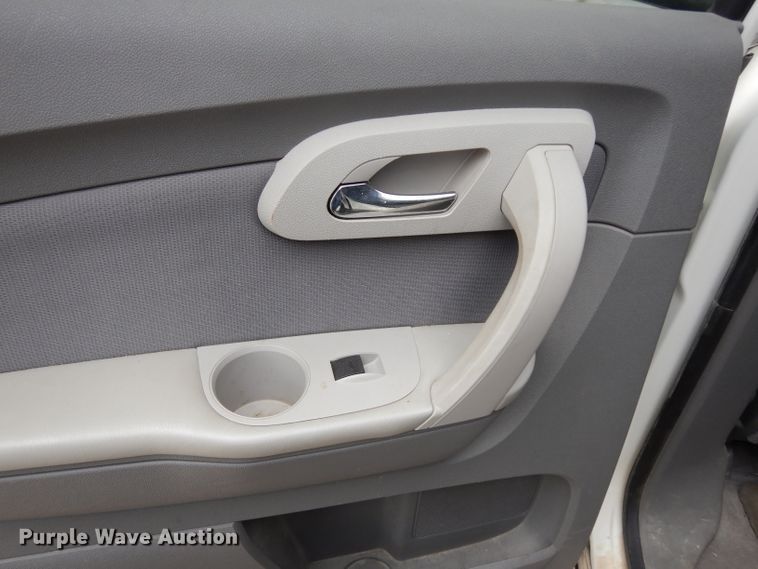 image for item DJ4299 2012 Chevrolet Traverse LS  SUV