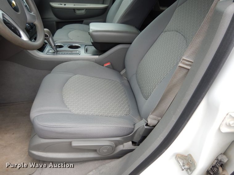 image for item DJ4299 2012 Chevrolet Traverse LS  SUV