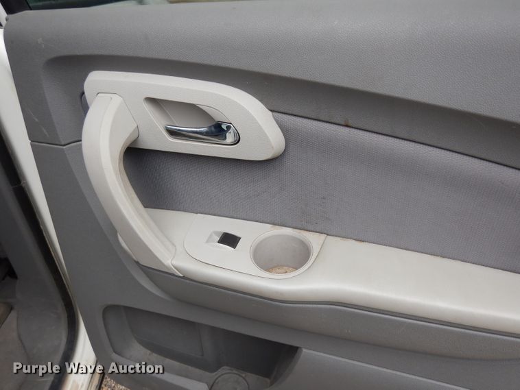 image for item DJ4299 2012 Chevrolet Traverse LS  SUV