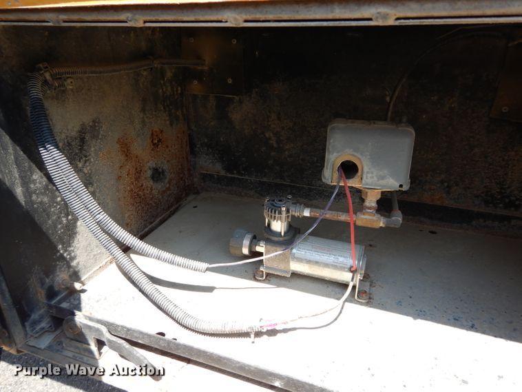 image for item DJ4417 2003 Freightliner FS65 Thomas Built  school bus