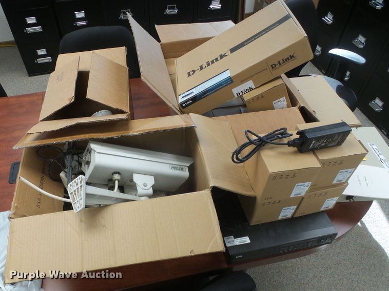 image for item EL9232 Approximately 25 security cameras