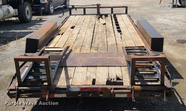 image for item EL9993 2011 Lamar utility trailer