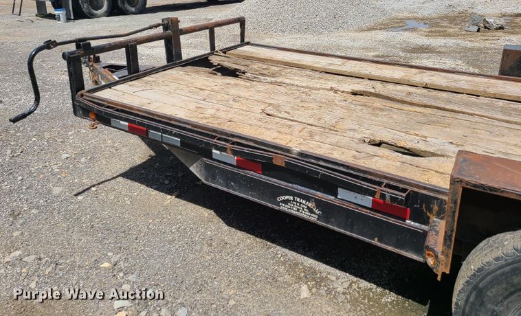 image for item EL9993 2011 Lamar utility trailer