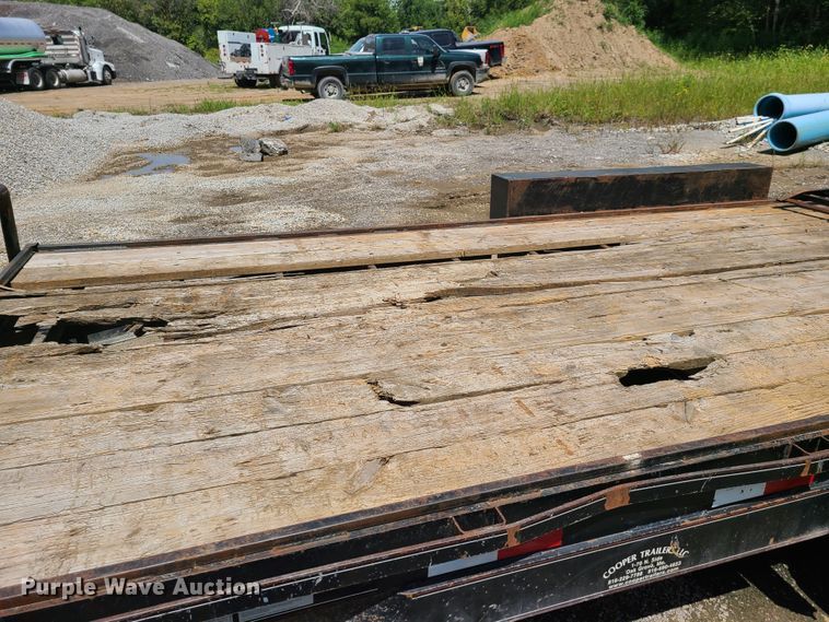 image for item EL9993 2011 Lamar utility trailer