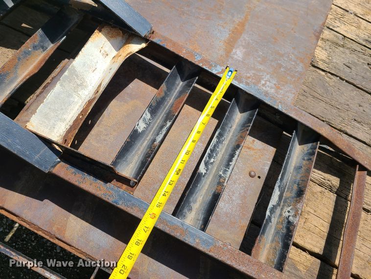 image for item EL9993 2011 Lamar utility trailer