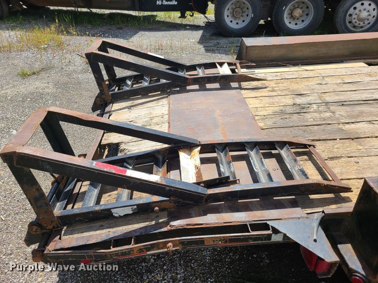 image for item EL9993 2011 Lamar utility trailer