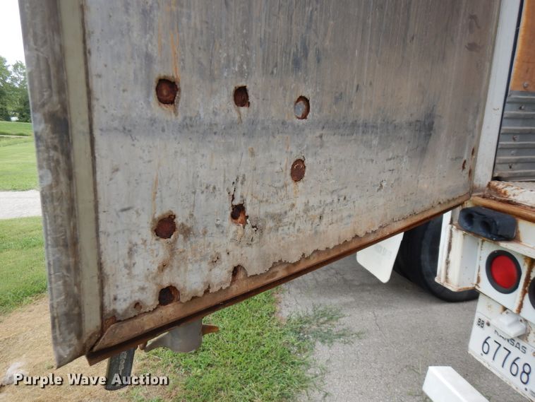 image for item FN9341 1994 Trailmobile dry van trailer