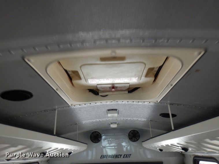 image for item FN9343 2000 Thomas Built Saf-T-Liner MVP  coach bus