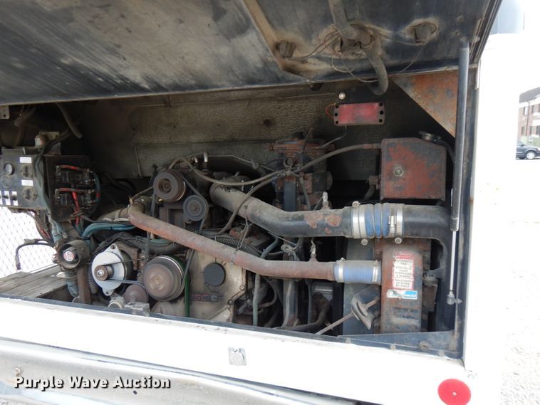 image for item FN9343 2000 Thomas Built Saf-T-Liner MVP  coach bus