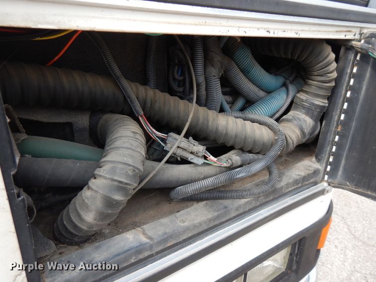 image for item FN9343 2000 Thomas Built Saf-T-Liner MVP  coach bus