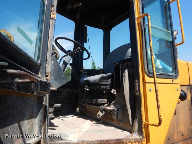 image for item FT9115 1981 John Deere 644C  wheel loader