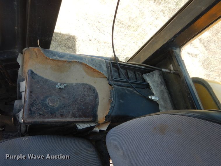 image for item FT9115 1981 John Deere 644C  wheel loader