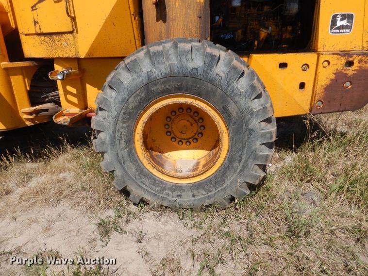 image for item FT9115 1981 John Deere 644C  wheel loader