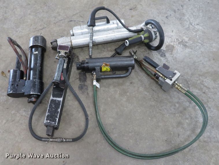 image for item GI9187 (4) hydraulic rams