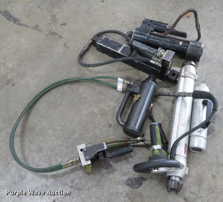 image for item GI9187 (4) hydraulic rams