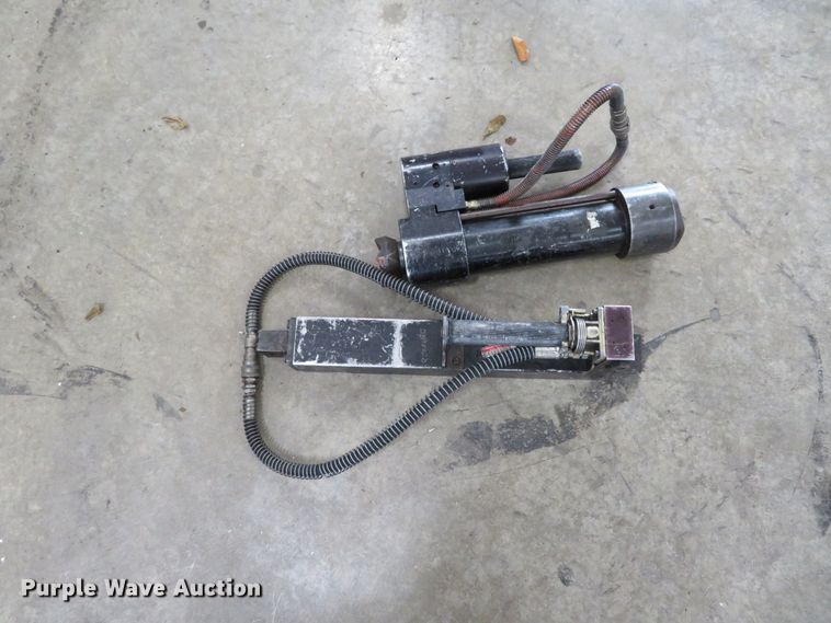 image for item GI9187 (4) hydraulic rams