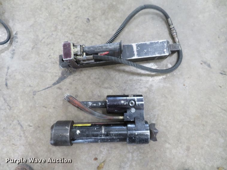 image for item GI9187 (4) hydraulic rams