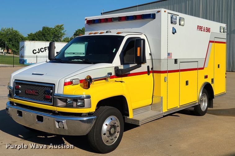 image for item GO9314 2004 GMC C4500  ambulance
