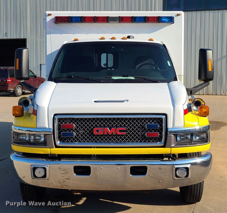 image for item GO9314 2004 GMC C4500  ambulance