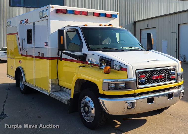 image for item GO9314 2004 GMC C4500  ambulance