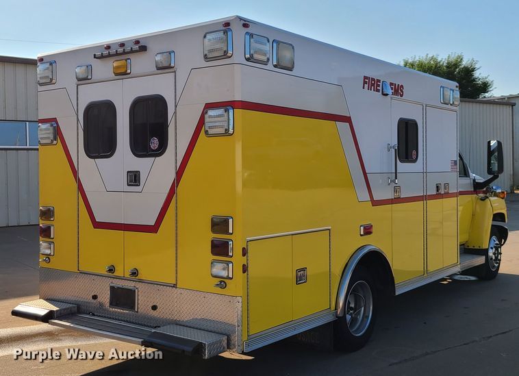 image for item GO9314 2004 GMC C4500  ambulance