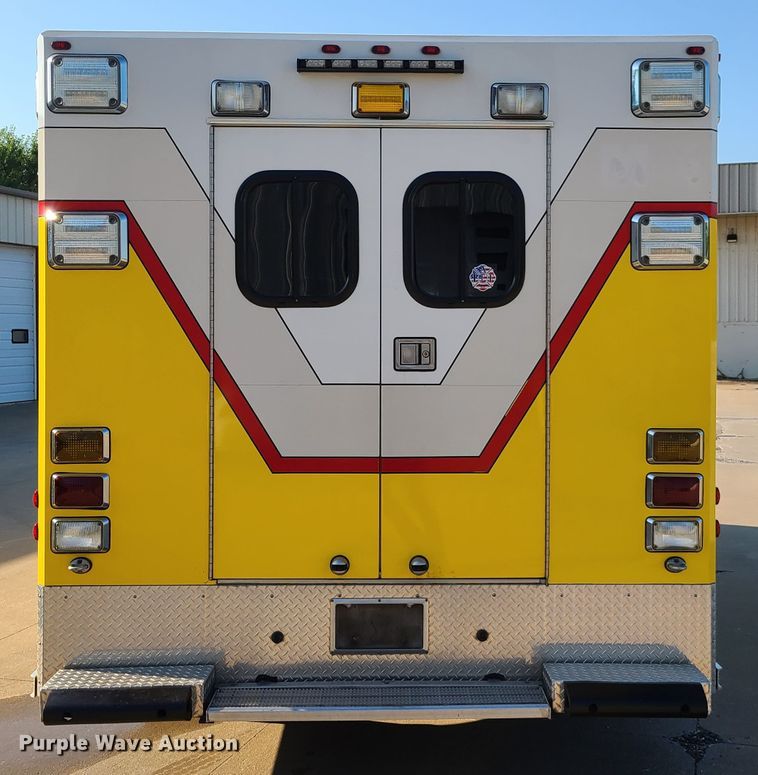 image for item GO9314 2004 GMC C4500  ambulance