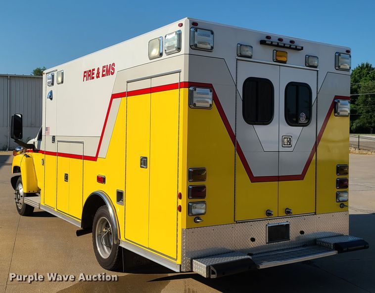 image for item GO9314 2004 GMC C4500  ambulance
