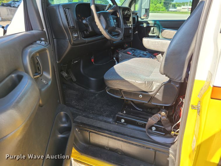 image for item GO9314 2004 GMC C4500  ambulance