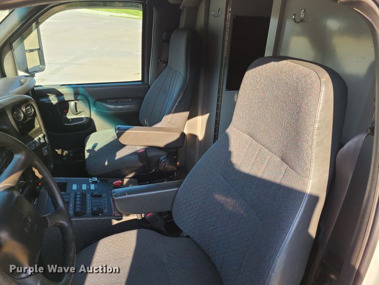 image for item GO9314 2004 GMC C4500  ambulance