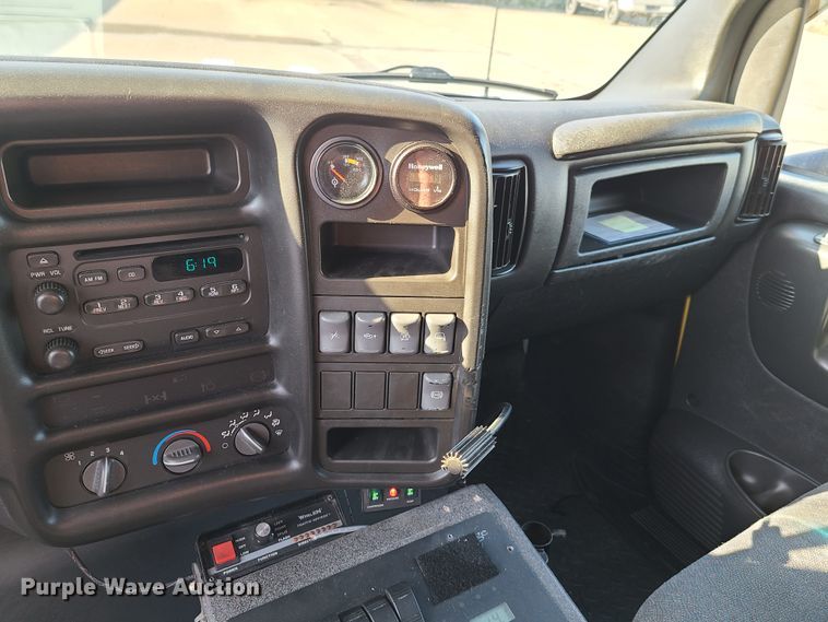 image for item GO9314 2004 GMC C4500  ambulance