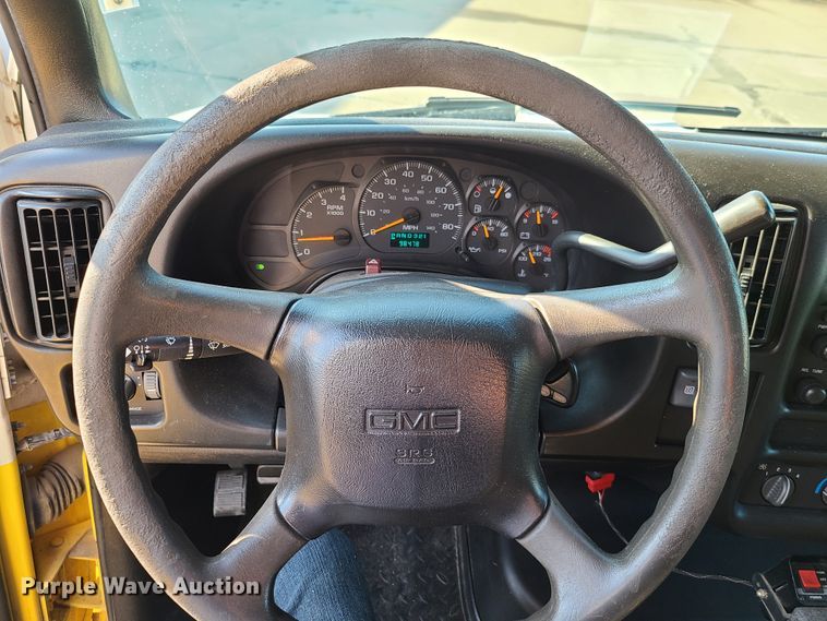 image for item GO9314 2004 GMC C4500  ambulance