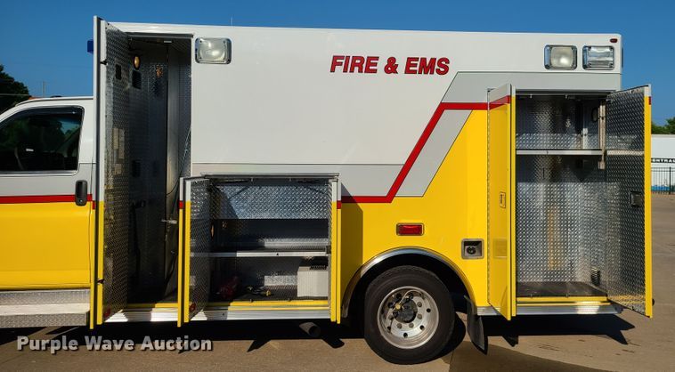 image for item GO9314 2004 GMC C4500  ambulance