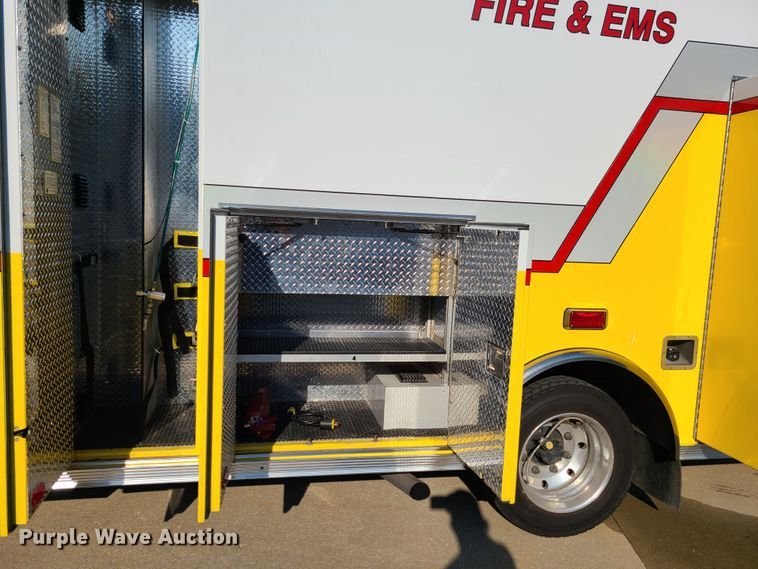 image for item GO9314 2004 GMC C4500  ambulance