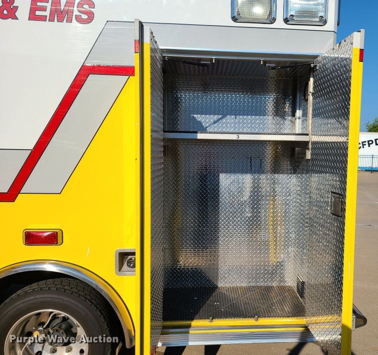 image for item GO9314 2004 GMC C4500  ambulance