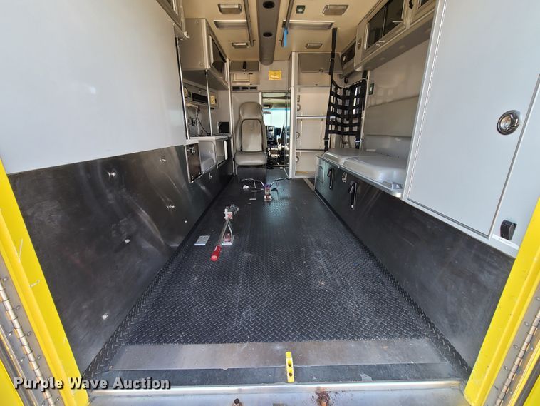 image for item GO9314 2004 GMC C4500  ambulance