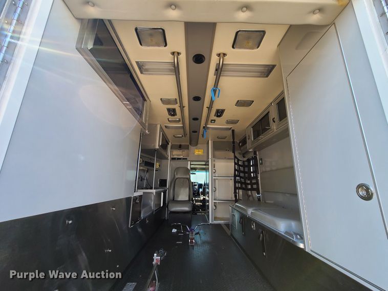 image for item GO9314 2004 GMC C4500  ambulance