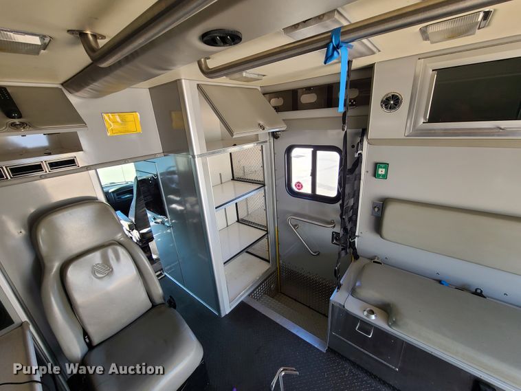 image for item GO9314 2004 GMC C4500  ambulance