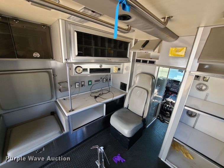 image for item GO9314 2004 GMC C4500  ambulance